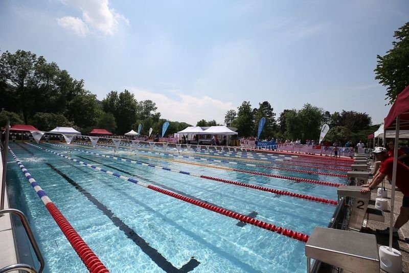 speedo-meeting-mit-vielen-internationalen-nachwuchsschwimmern